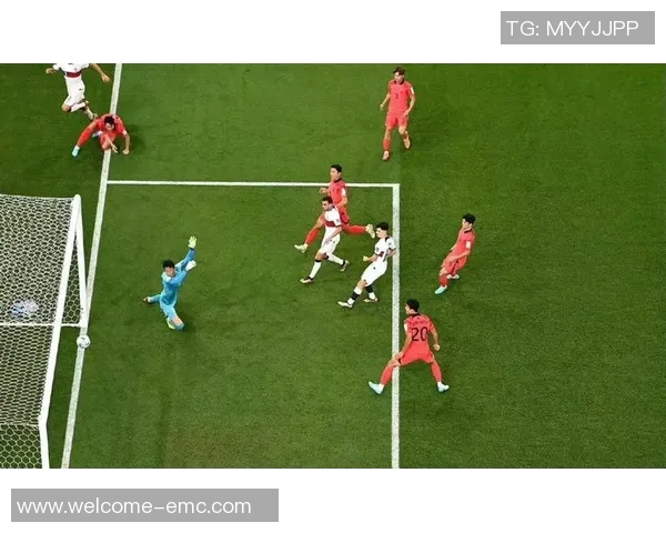 果阿队主场球员通道灯牌损坏严重引发球迷热议